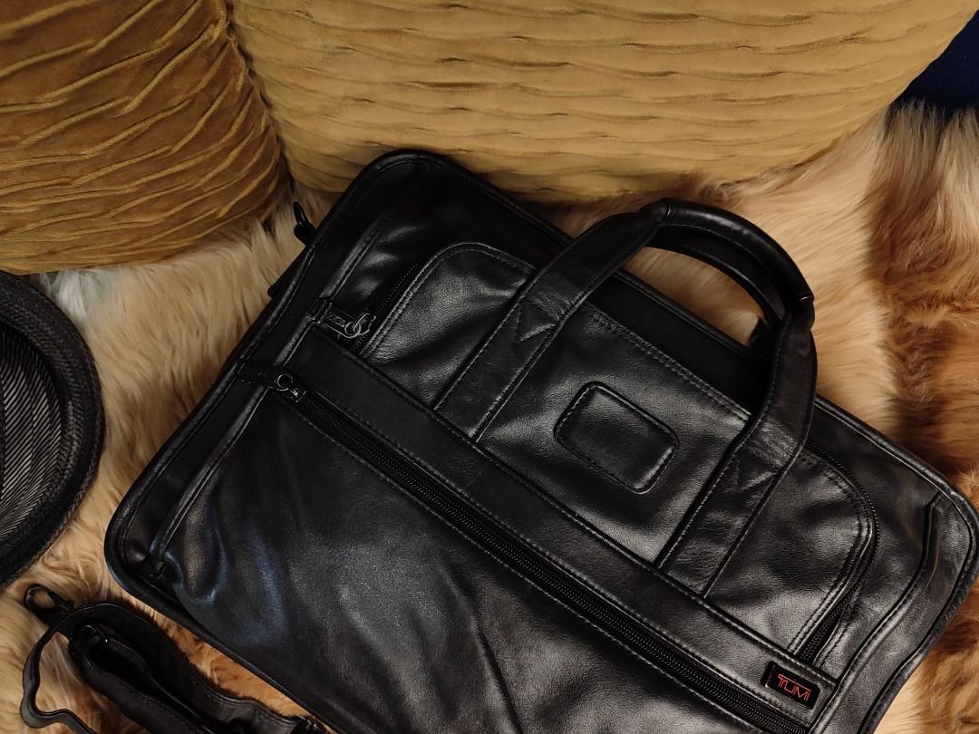 Authentic tumi vintage laptop briefcase bag (Category: Luxury Bags & Wallets) located in Paranaque City. Submitted by edwinvuru (Listing ID 1161921171, Image 2). Description: authentic tumi vintage laptop briefcase bag slightly used with minimal sign of use qc location.
