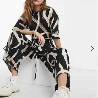 BNWT ASOS DESIGN Tie Waist Jumpsuit in Abstract Line Print Size 4/XXS (fits up to 6)