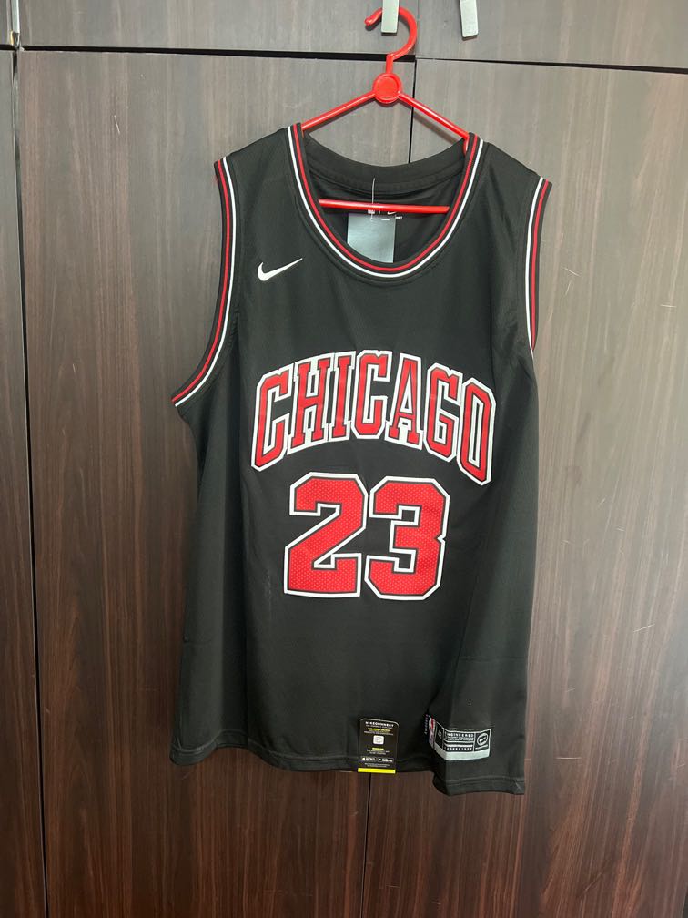 Chicago Bulls Black Jersey, Men's Fashion, Activewear on Carousell