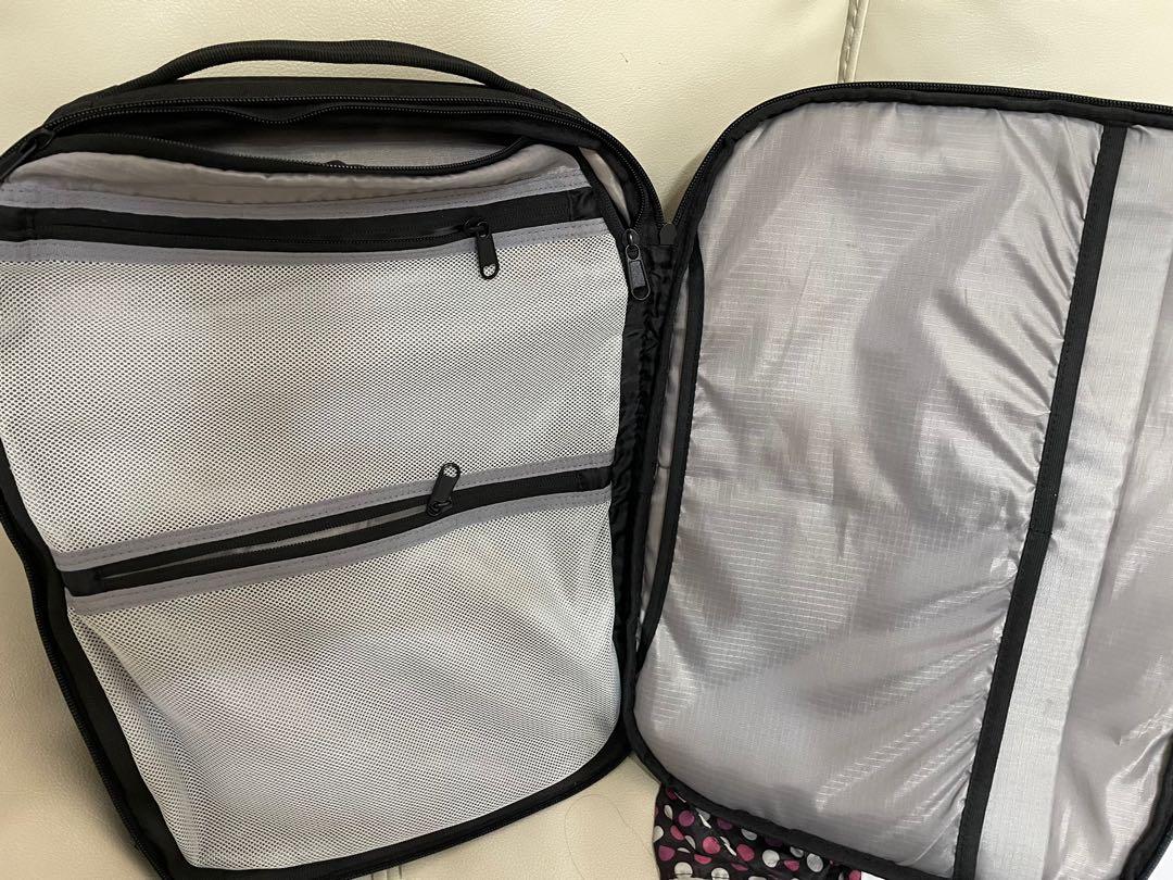 Code 10 Commuter （分類：背包）位於 Hong Kong。 由 not_wasting 提交（商品編號 1161896522，圖片 2）。簡介： 少用 新淨如圖。
