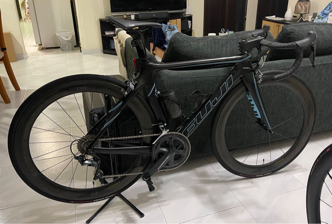 Fuji Transonic Elite Size 49 carbon road bike