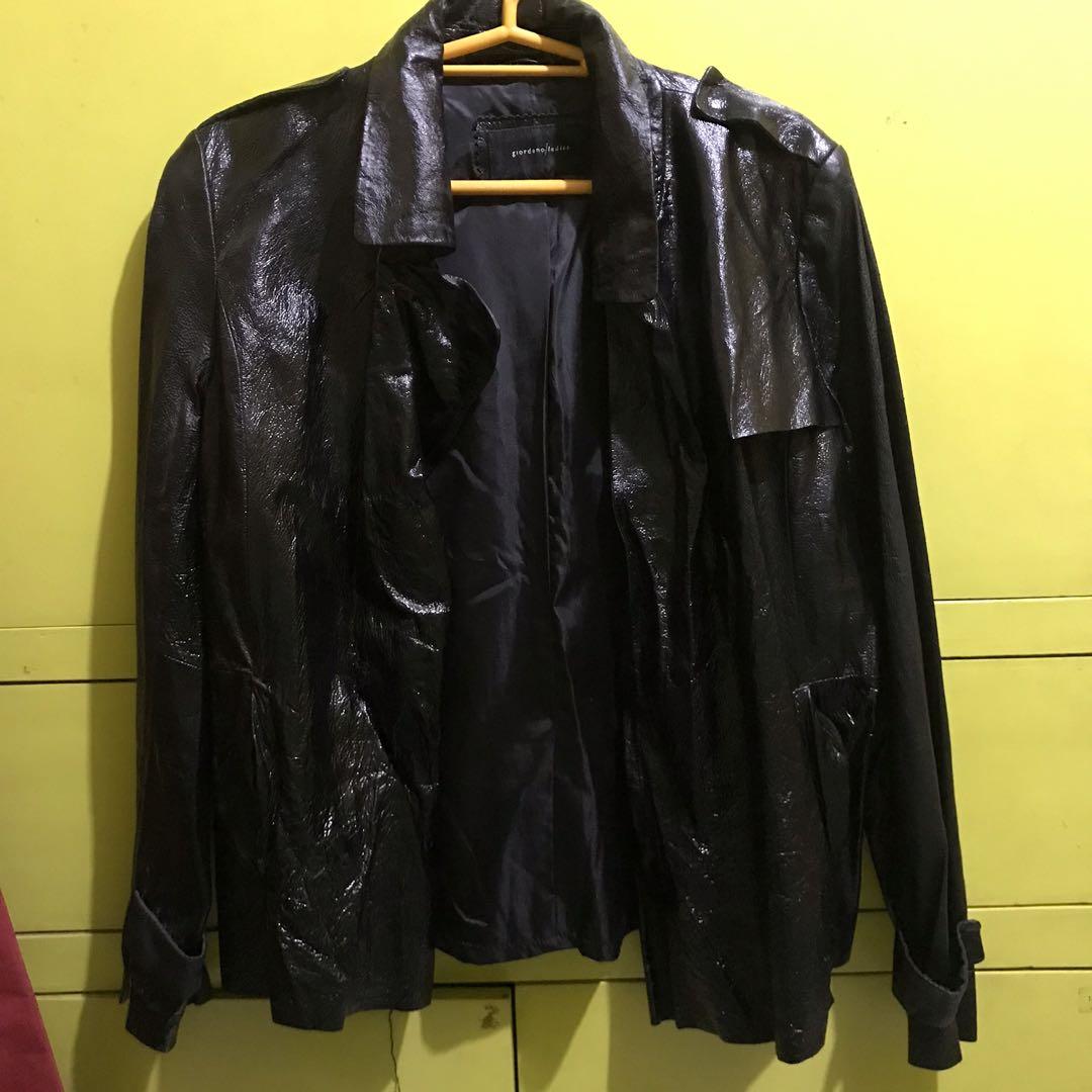 Giordano Leather Jacket (Category: Coats, Jackets and Outerwear) located in Mandaluyong City. Submitted by lostintheclouds (Listing ID 1161939221, Image 1). Description: .
