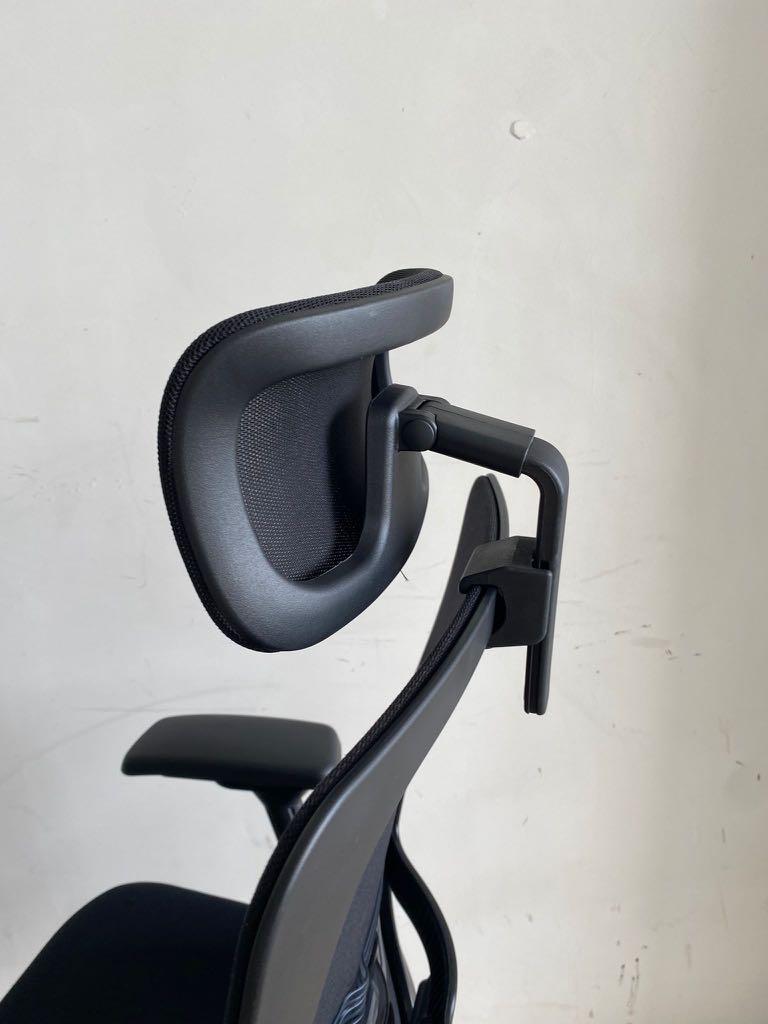 Haworth zody chair , fully loaded model with headrest, Furniture & Home