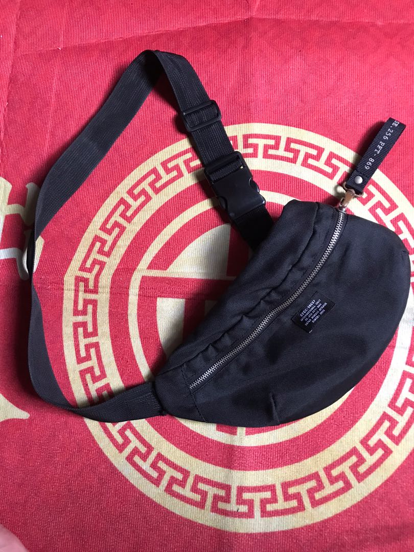 H M fanny pack Men s Fashion Bags Belt bags Clutches and Pouches on Carousell