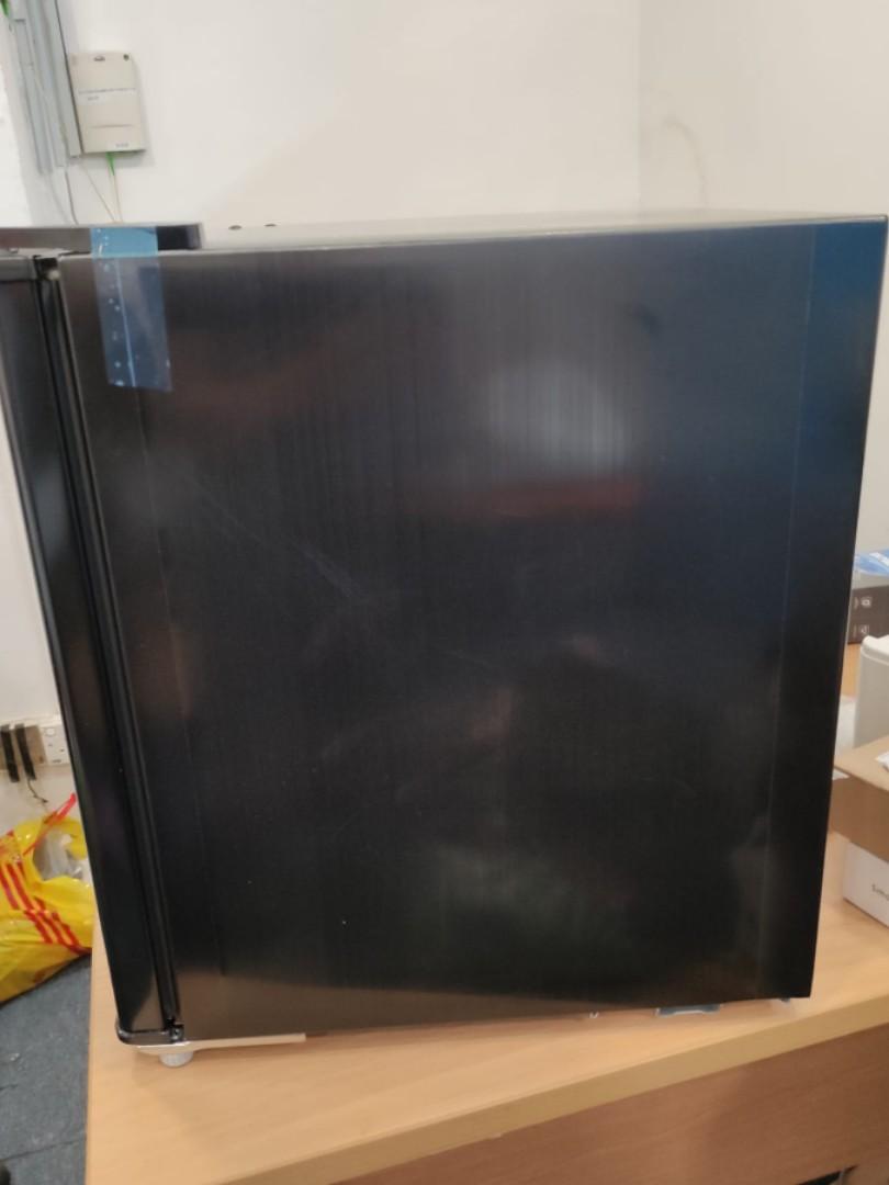 Inventor Mini Fridge 42 L Black., TV & Home Appliances, Kitchen