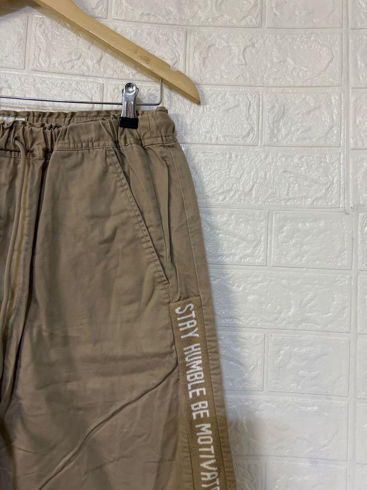 Izzue Oversized Short (Category: Shorts) located in Quezon City. Submitted by kelvinjohn26 (Listing ID 1161937871, Image 2). Description: > Izzue Oversized Short > Dimension - 23 inches length > Size - Medium > No issue/defect > Color Rate 10/10 > Excellent Condition .