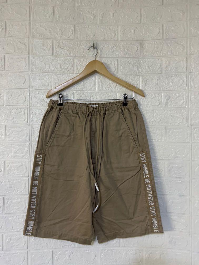 Izzue Oversized Short (Category: Shorts) located in Quezon City. Submitted by kelvinjohn26 (Listing ID 1161937871, Image 1). Description: > Izzue Oversized Short > Dimension - 23 inches length > Size - Medium > No issue/defect > Color Rate 10/10 > Excellent Condition .