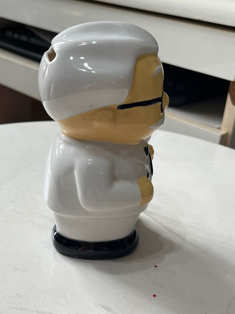 KFC Colonel Sanders bank K F C 山德士 上校 錢罌, 興趣及遊戲, 玩具 & 遊戲類 Carousell