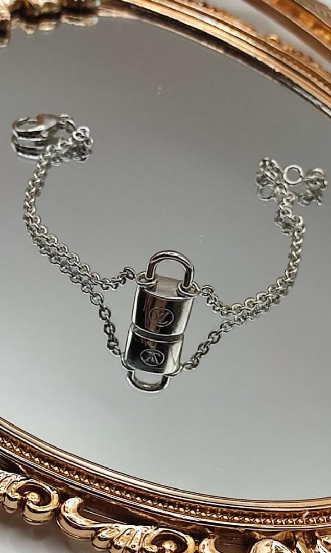 Louis Vuitton Sterling Silver Lockit Chain Bracelet (SHF-Nq3sPh) – LuxeDH