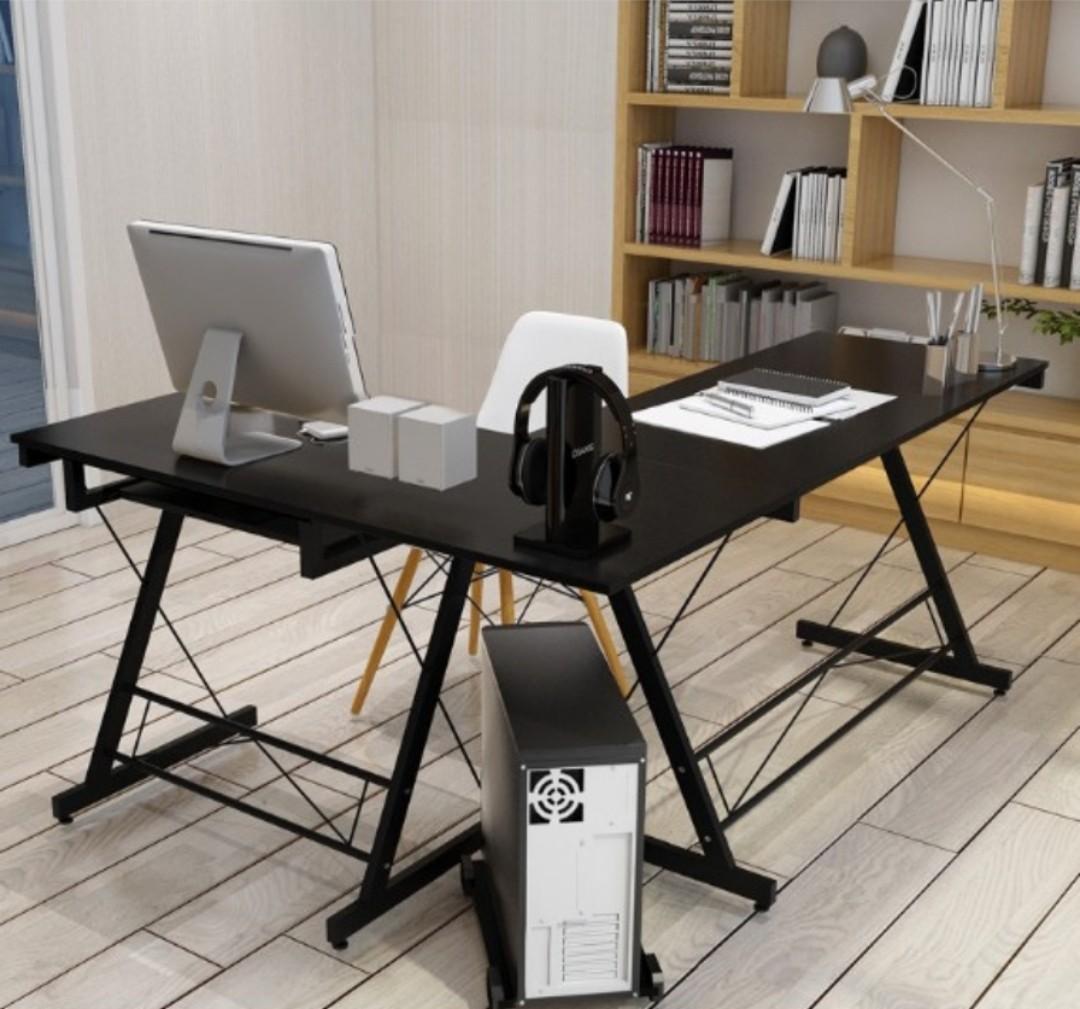 L-Shape Computer Table Corner Computer Table Computer Desk Study (Category: Tables & Sets) located in Kuala Lumpur. Submitted by wamasyarwmaza (Listing ID 1161857944, Image 2). Description: L-Shape Computer Table Corner Computer Table Computer Desk Study Product Specification: • Product Size (cm) : L110x120 x W48 x H73 • Carton Size (cm) : L130 x W54 x H19 • Weight : 21.5KG • Colour : White • Material : MDF + Steel Frame Product Features: • Flexi