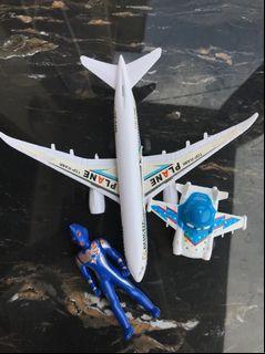 Mainan figures anak/ mainan pesawat anak/ mainan mobilan / mainan robot