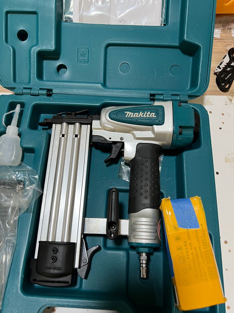 Makita Pneumatic Brad Nailer AF505N 