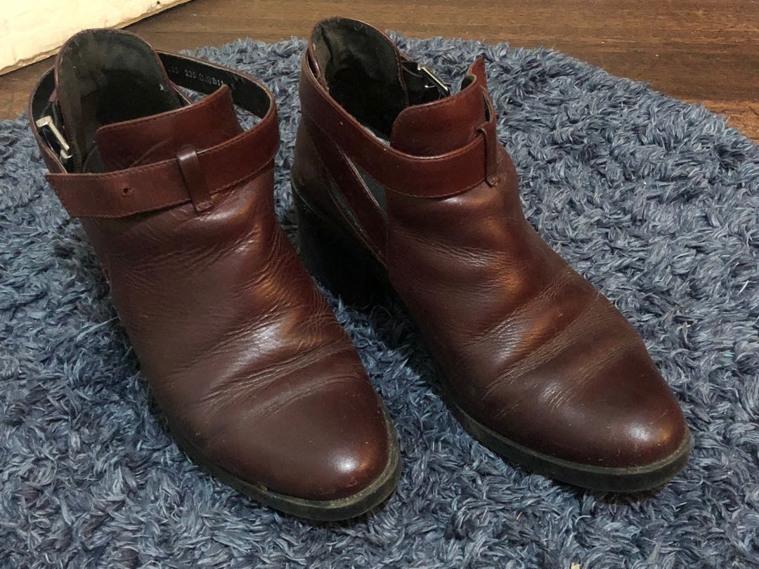 Maroon Boots, Women's Fashion, Footwear, Boots on Carousell