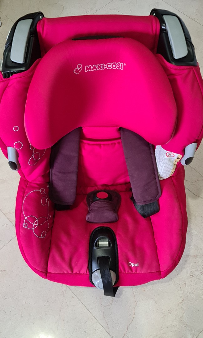 Maxi cosi siege opal red, Babies & Kids, Going Out, Car Seats on Carousell