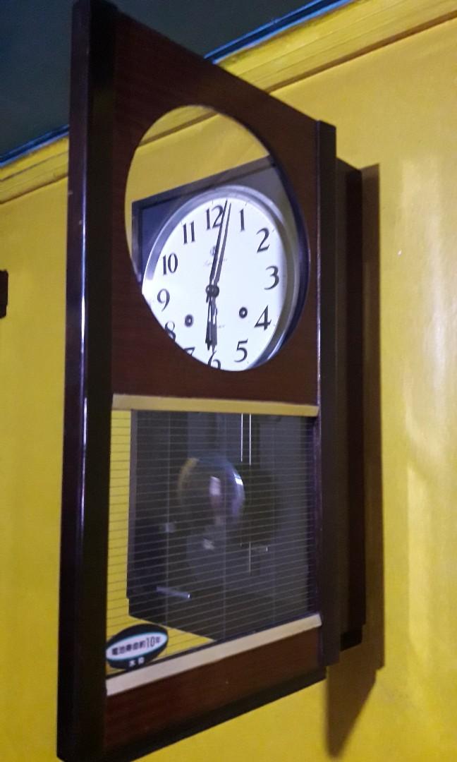 Pendulum clock ( super eight ) (Category: Clocks) located in Caloocan City. Submitted by great_2003 (Listing ID 1161875966, Image 1). Description: good running condition vintage wall clock chimes hourly mechanical hand wind complete accessory with key super eight 30 day made in japan wood casing maayos napo ito isasabit na lang po fix napo sa 3,000 pesos as is only wysiwyg.