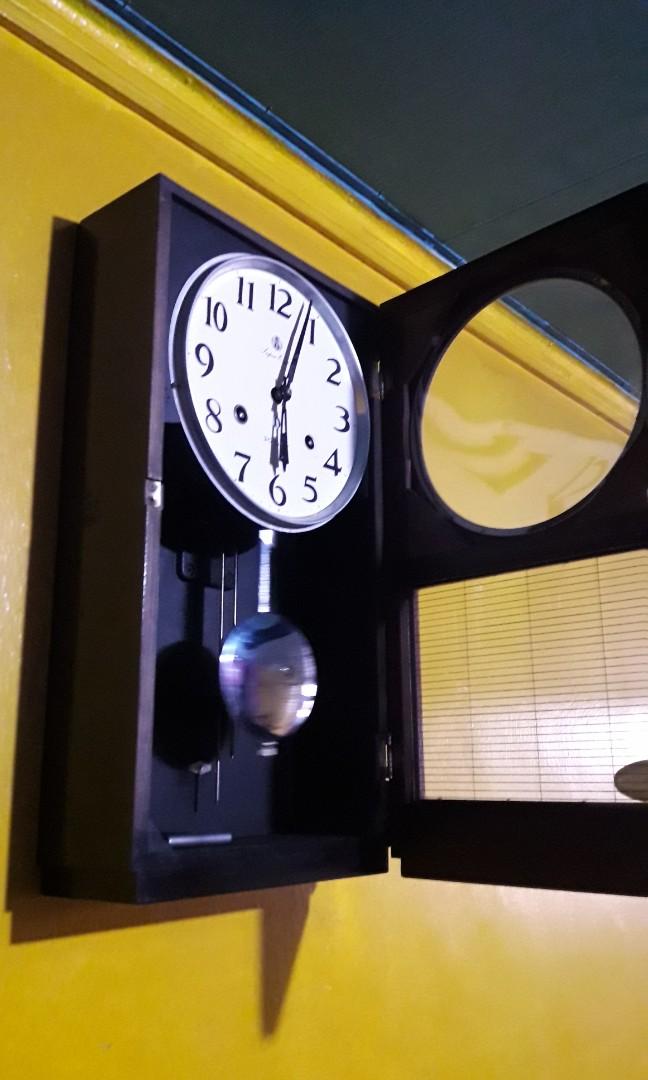 Pendulum clock ( super eight ) (Category: Clocks) located in Caloocan City. Submitted by great_2003 (Listing ID 1161875966, Image 2). Description: good running condition vintage wall clock chimes hourly mechanical hand wind complete accessory with key super eight 30 day made in japan wood casing maayos napo ito isasabit na lang po fix napo sa 3,000 pesos as is only wysiwyg.
