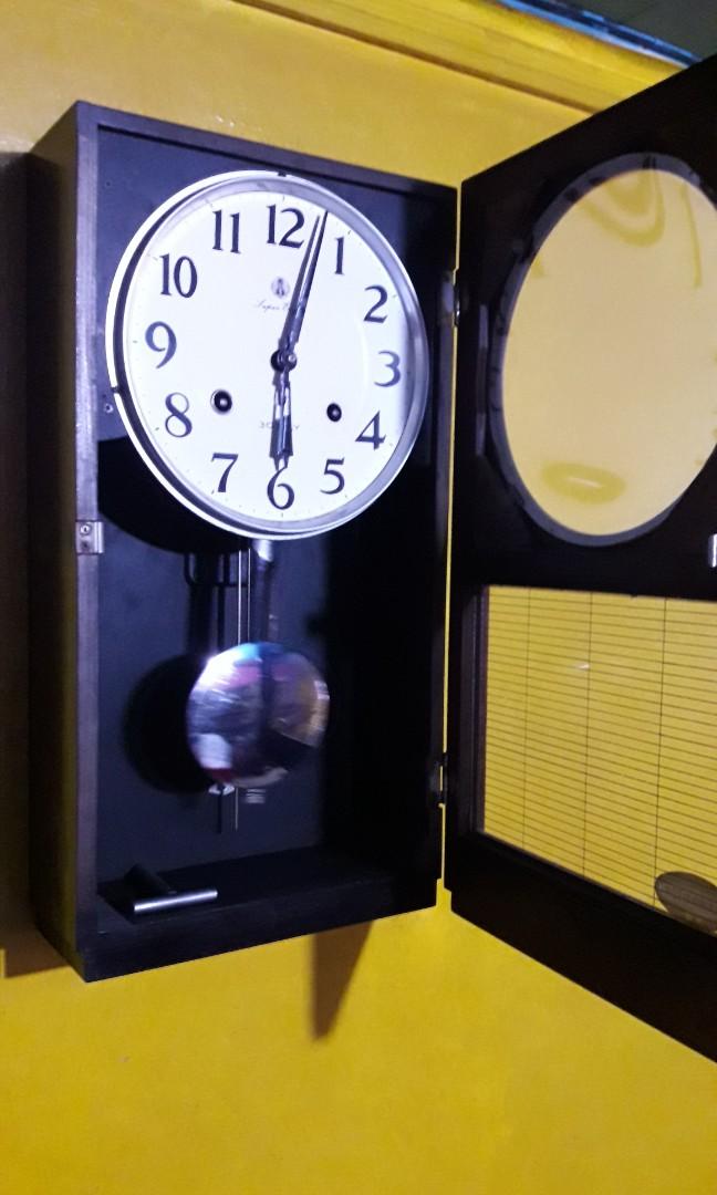 Pendulum clock ( super eight ) (Category: Clocks) located in Caloocan City. Submitted by great_2003 (Listing ID 1161875966, Image 3). Description: good running condition vintage wall clock chimes hourly mechanical hand wind complete accessory with key super eight 30 day made in japan wood casing maayos napo ito isasabit na lang po fix napo sa 3,000 pesos as is only wysiwyg.
