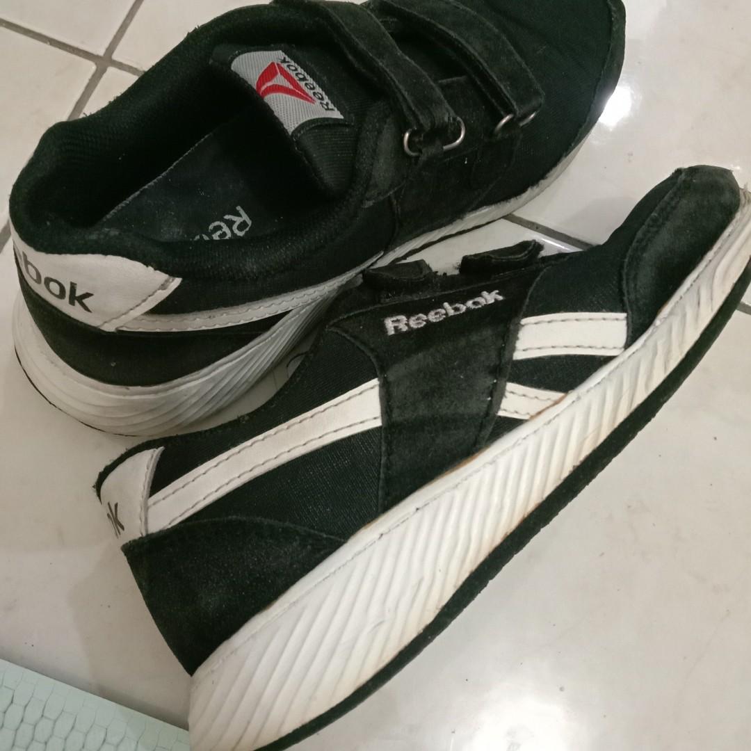 Sepatu anak Reebok KW size 35 Fesyen Pria Sepatu Sneakers di