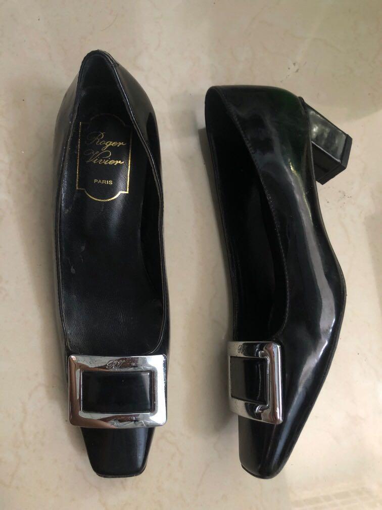 Roger Vivier black shoes (Category: Sneakers & Footwear) located in Antipolo. Submitted by shopitsmeanttobe (Listing ID 1161799723, Image 1). Description: Roger vivier black pumps size 38 .