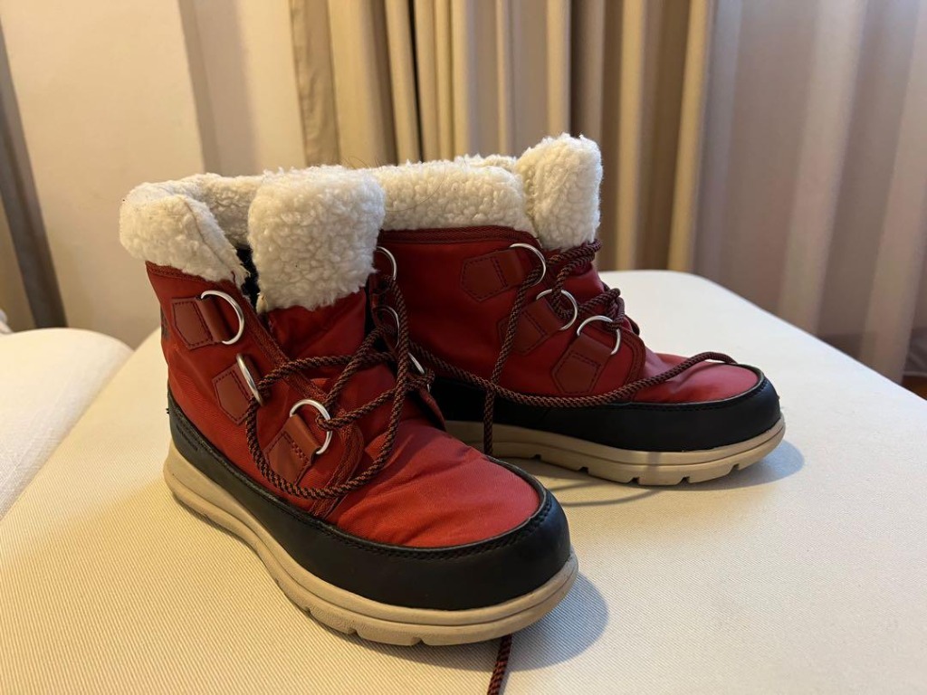 Red sorels hotsell