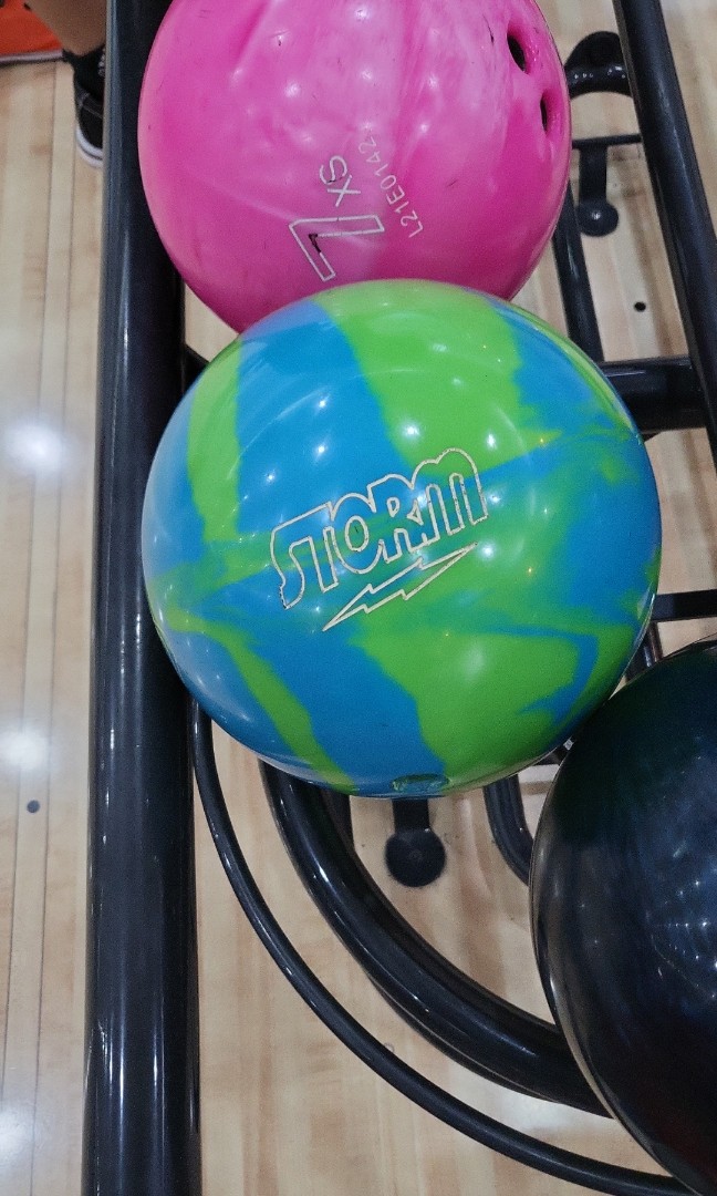 Storm polar ice bowling ball 11 lbs, Sports Equipment, Sports & Games