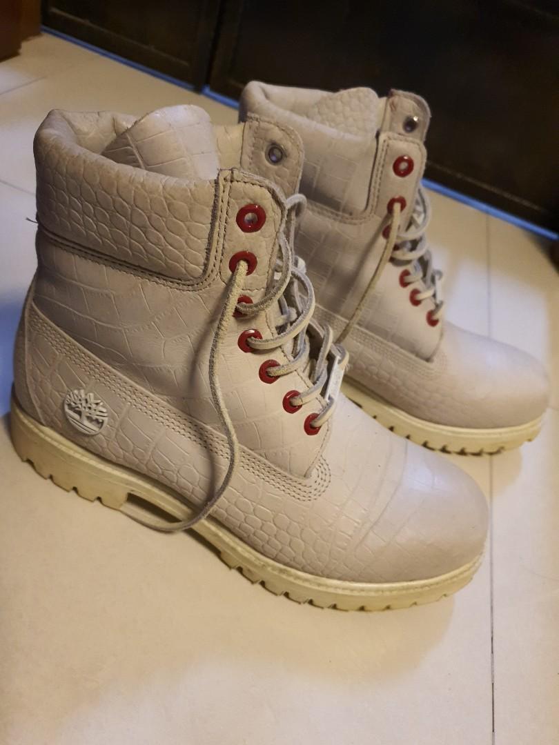 White on sale serpent timberlands