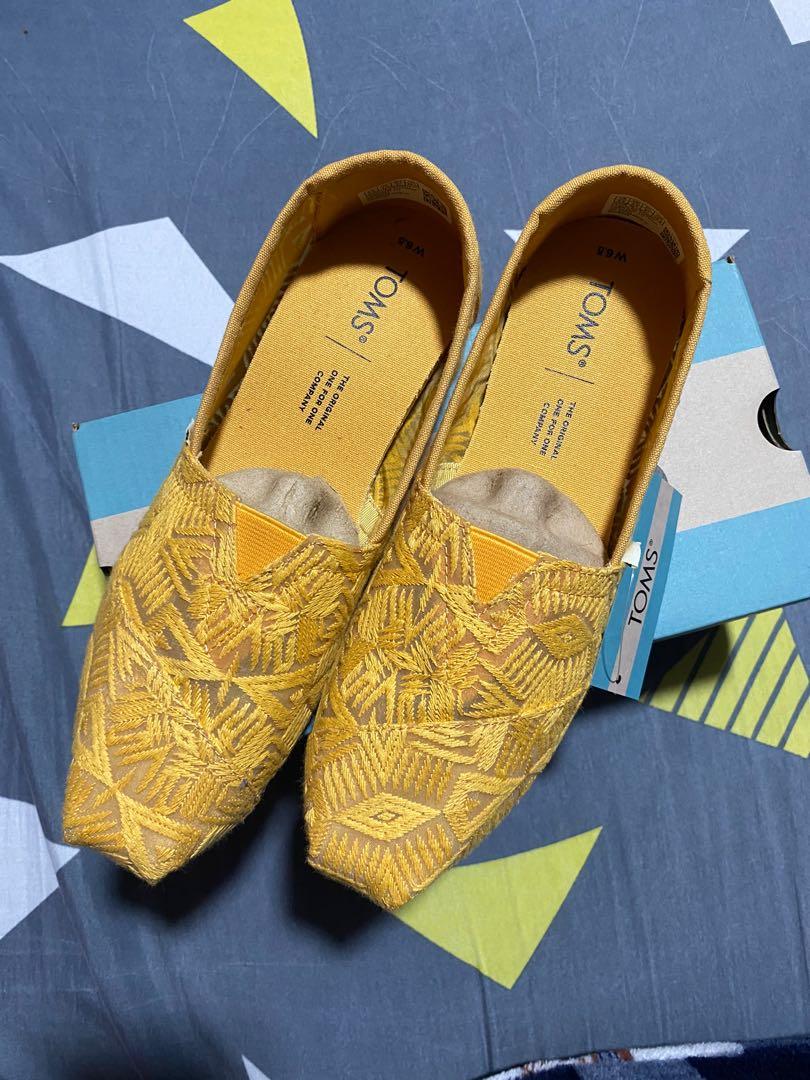 yellow lace toms