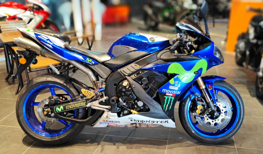 Yamaha YZF R1 Movistar import cantik Motorbikes on Carousell