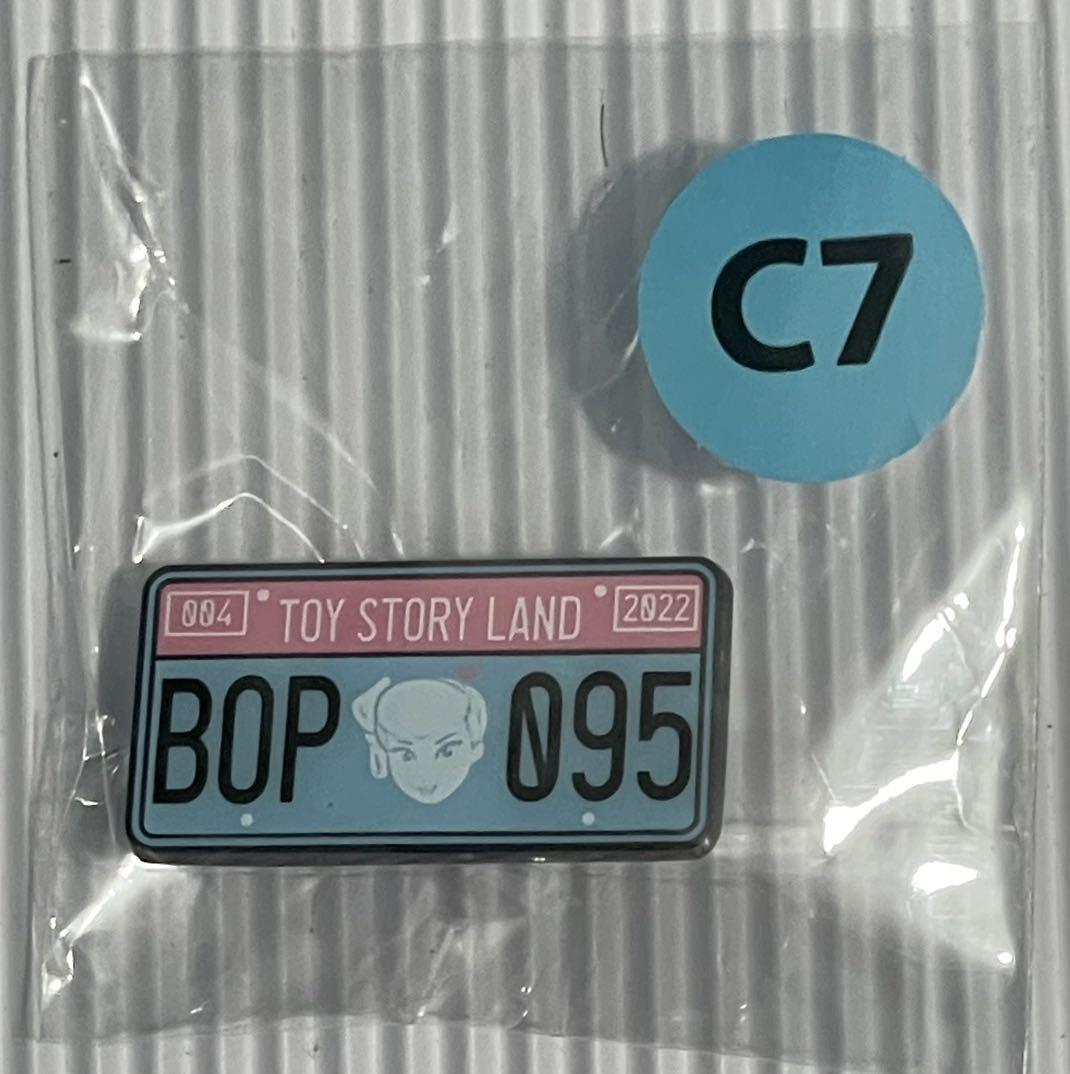 迪士尼徽章disney Pin 香港迪士尼hong Kong Disneyland 徽章交換嘉年華22 Pin Trading Carnival 22 Bo Peep 其他 其他 Carousell