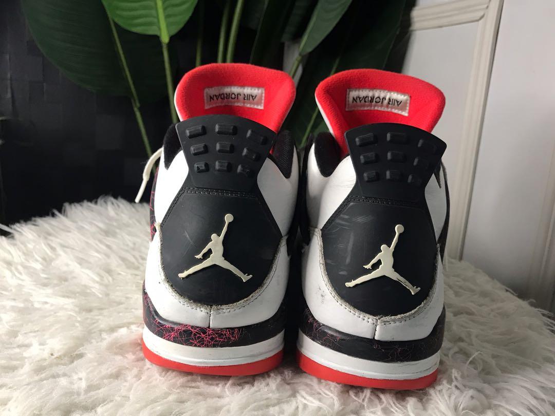 Jordan 4 hot discount lava on feet