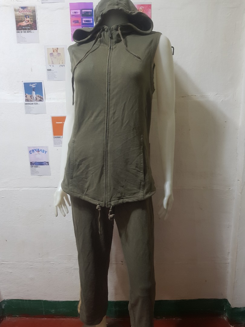 Calvin Klein Sweatsuit Set, Women's Fashion, Activewear on Carousell