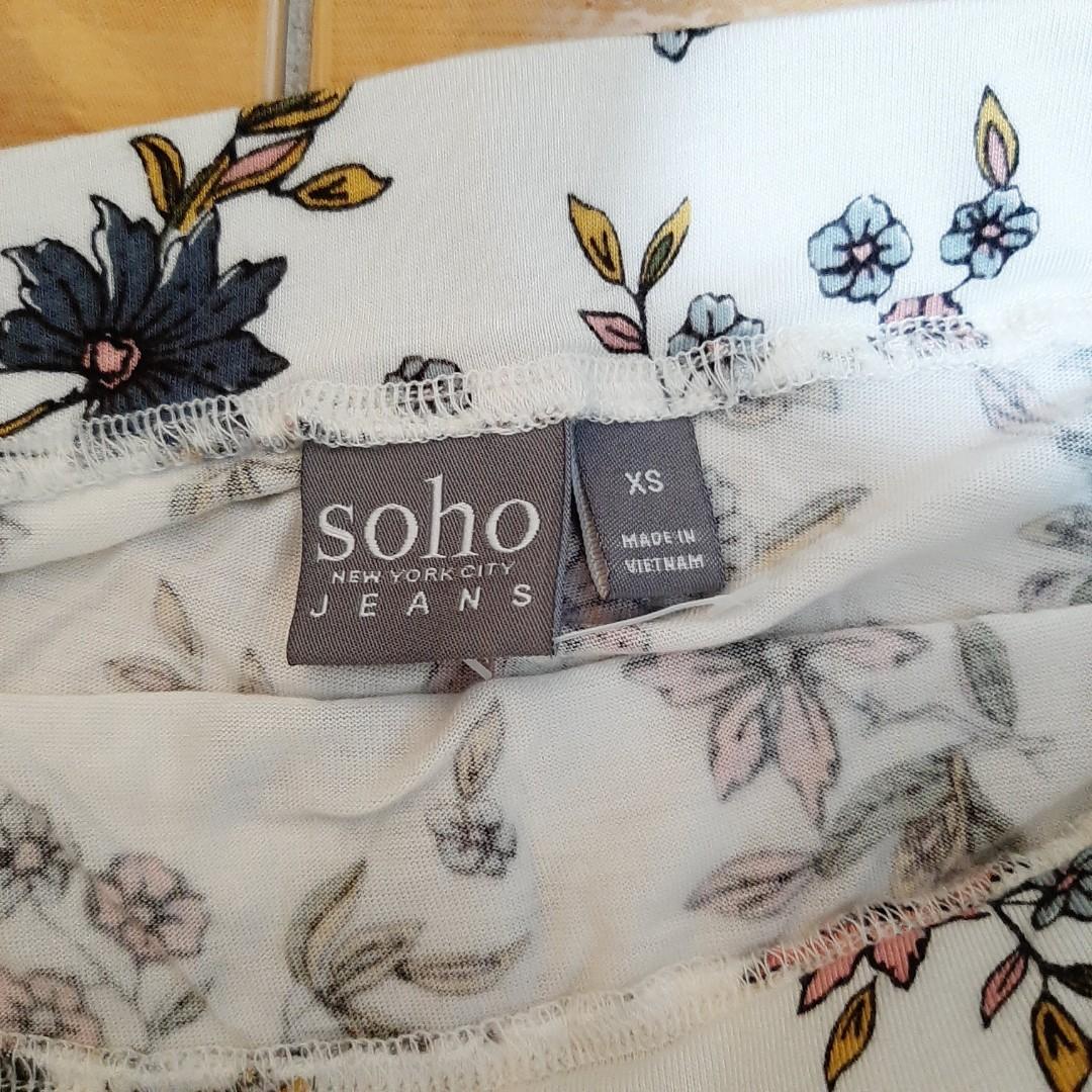 Cute Floral Skirt (Category: Skirts) located in Bacoor. Submitted by jmstuff__ (Listing ID 1162077232, Image 3). Description: READ ‼️‼️‼️ 👉 rarely used 👉 high-waist 👉 slightly flowy 📍Kindly manage your expectations since this is preloved 📍Colors may vary due to lighting.