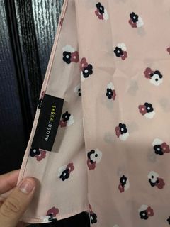(Category: ) located in . Submitted by thriftclosetries (Listing ID 1162108201, Image 1). Description: .
