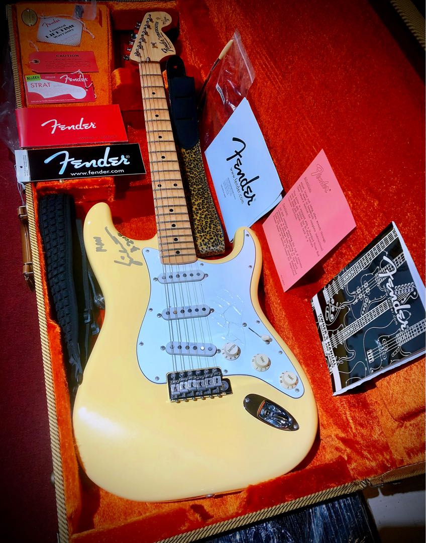 Fender USA Artist Yngwie Malmsteen Stratocaster Guitar Scalloped Maple FB Vintage White With YJM Signature Hand Sign RM8399 Ansuran Mudah Rm326 x 36