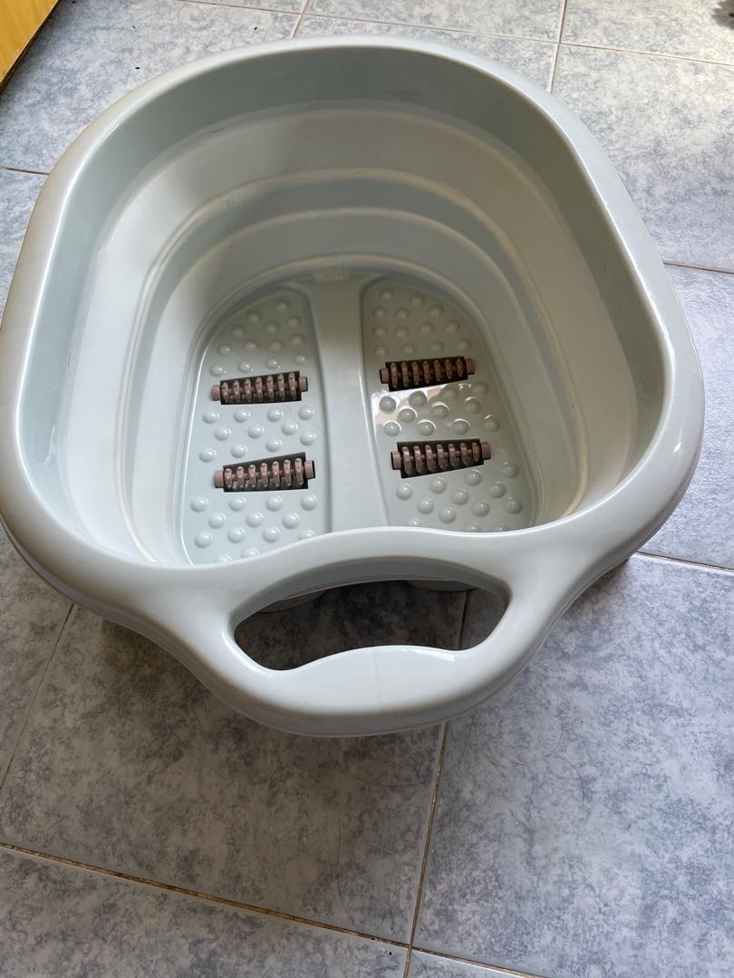 Foldable foot spa bucket, Beauty & Personal Care, Foot Care on Carousell
