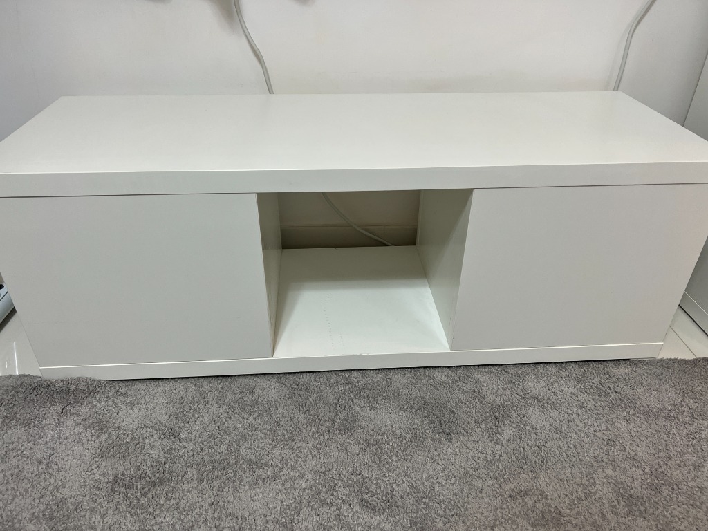 IKEA Kallax TV Console white, 傢俬＆家居, 傢俬, 電視櫃 Carousell