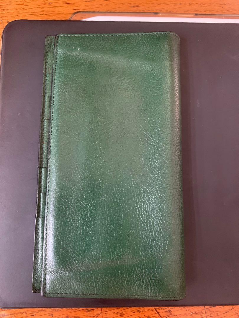 IL BISONTE LEATHER WALLET (Category: Luxury Bags & Wallets) located in Cavite. Submitted by 4ckids (Listing ID 1162001064, Image 3). Description: Unisex Super supple leather Very pretty wallet Condition as seen on photos Made in italy Shopee shipping and checkout.