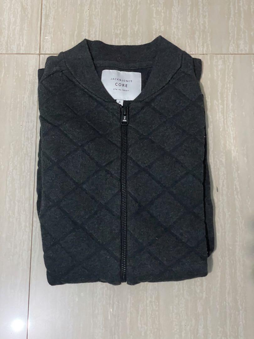 Jack & Jones knit bomber jacket (Category: Coats, Jackets and Outerwear) located in Cavite. Submitted by theheatthrift (Listing ID 1162012150, Image 2). Description: Used Once In good condition Size is small on tag but can fit medium to large.