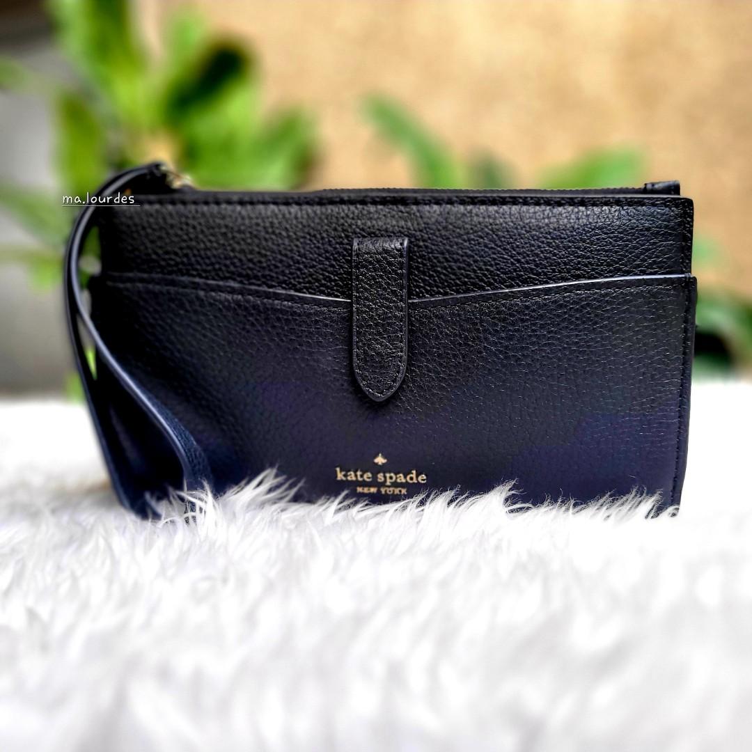 Kate♠️Spade Leila Medium Pebbled BLACK Phone Wristlet🇺🇸, Luxury, Bags &  Wallets on Carousell
