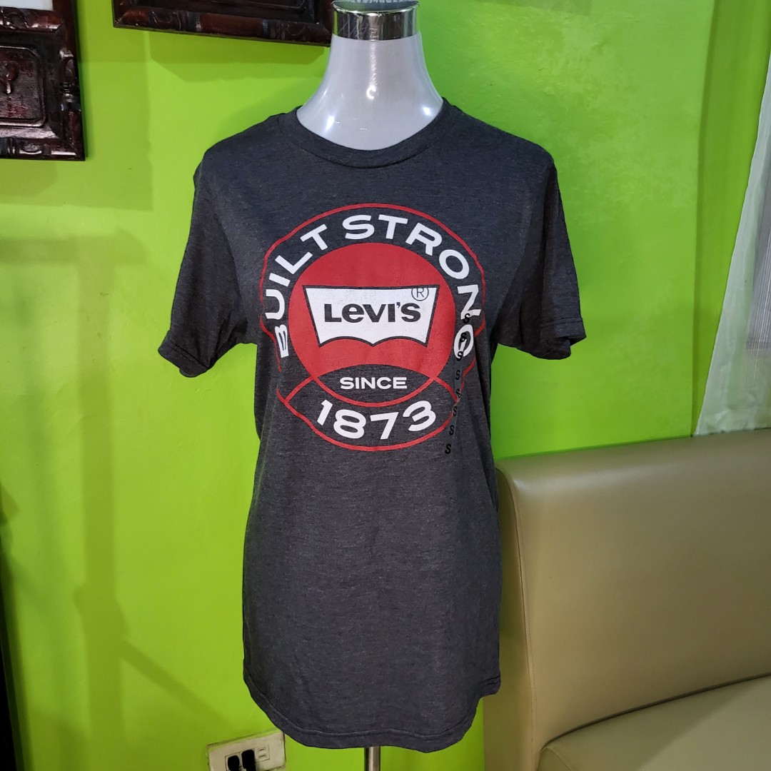 Levi's medium shirt size 2025