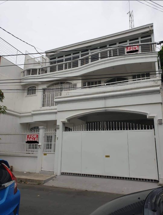 Massive House Greenheights Paranaque on Carousell