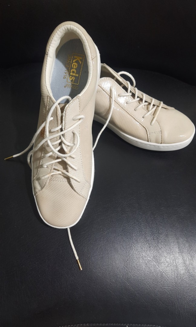 Chaussures Keds Essentials - Taille 10M (US), Couleur Crème, Style Slip-on à Nœud Papillon, Occasion