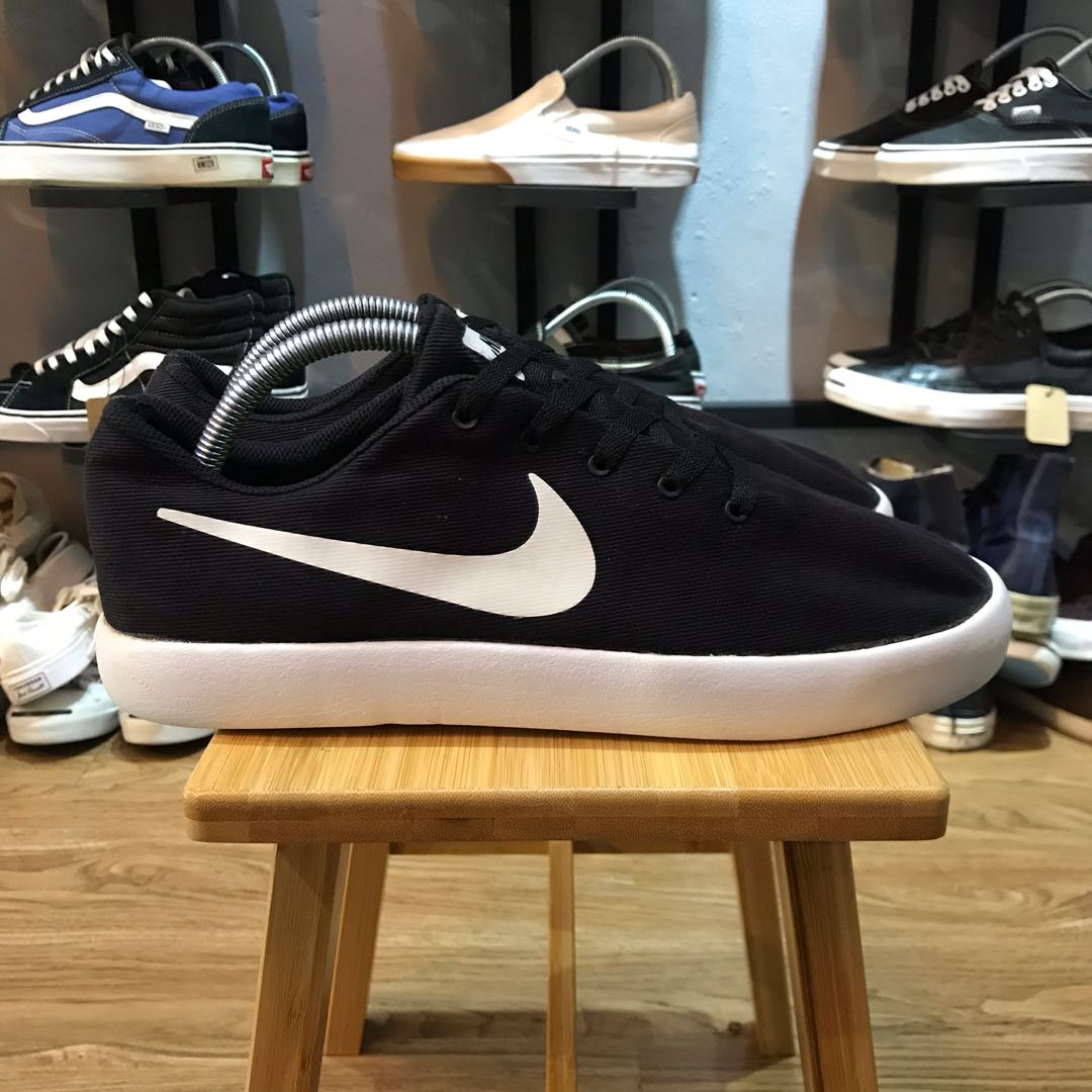 Nike essentialist 2025 canvas