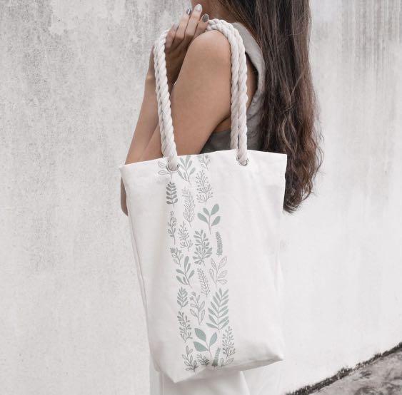 Paper Crane Designs Garden Blooms Everyday Tote V1