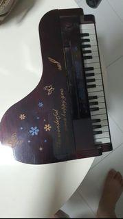 Piano decoration
