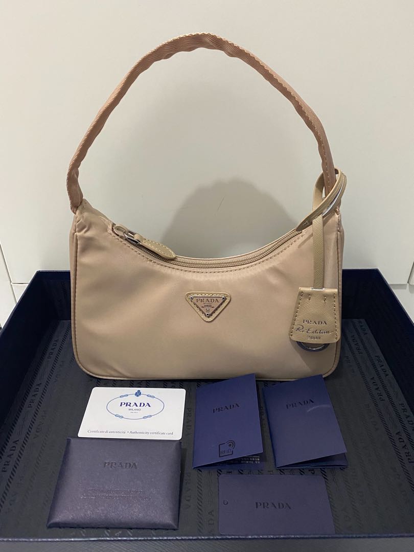Prada re edition shop 2000 harga