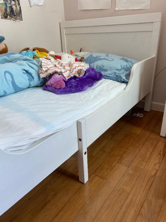 Preloved Ikea SUNDVIK Ext bed frame with slatted bed base, white