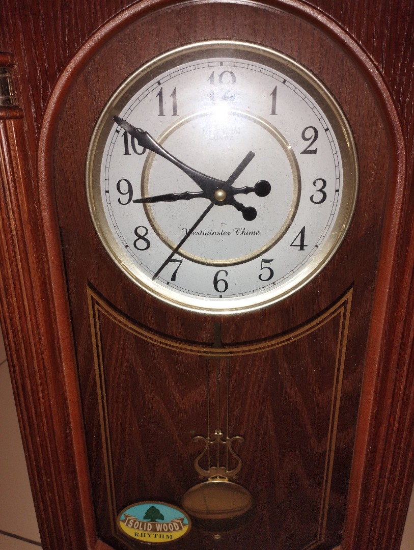 RHYTHM ANTIQUE WALL CLOCK WOODEN WESTMINISTER CHIME, Furniture & Home Living, Home Decor, Clocks