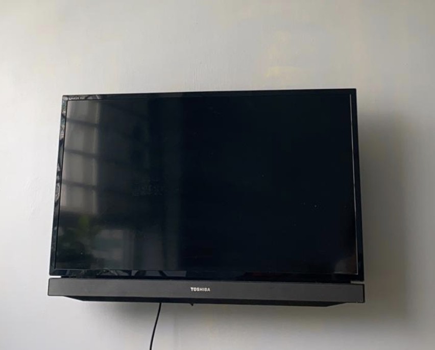 Samsung flat tv 30 inch (well used), TV & Home Appliances, TV ...