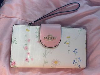(Category: ) located in . Submitted by shopaholicseries (Listing ID 1162175122, Image 1). Description: .
